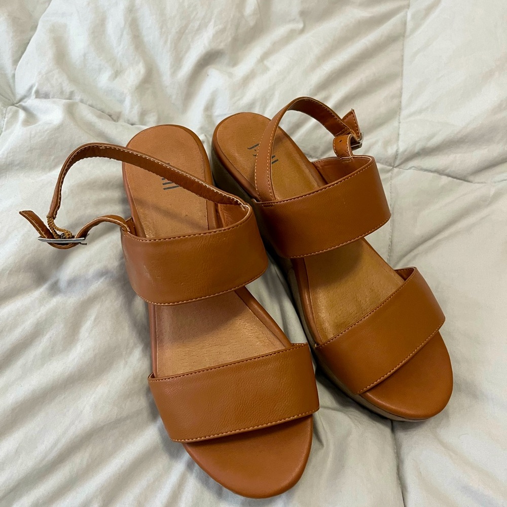 Tan flatform/platform sandals